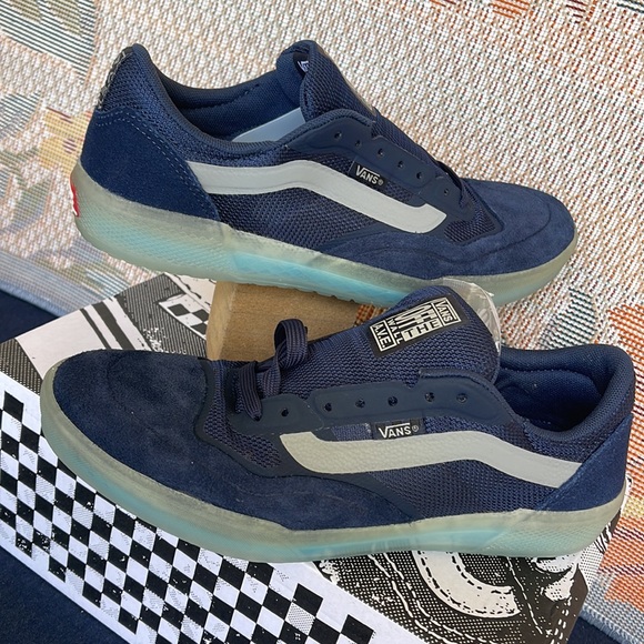 Vans WMNS Ave
Dress Blues/Drizzle
VNOA5JIBWKN
Sneakers - athletic shoes - Picture 11 of 16